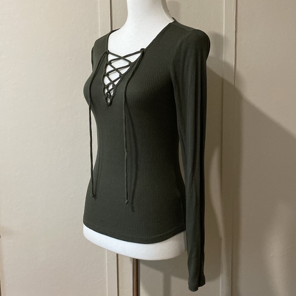 Forever 21 Green V-Neck Lace-up Top, Size Small - Picture 2 of 6